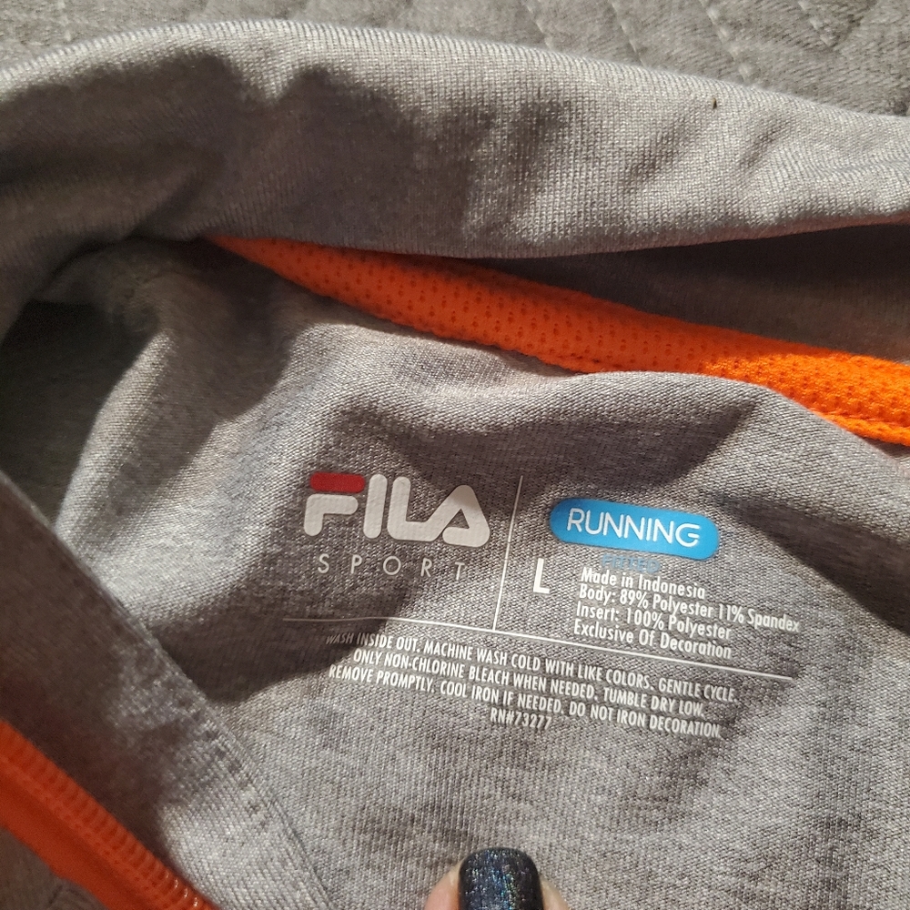 Long sleeve running shirt with thumb holes